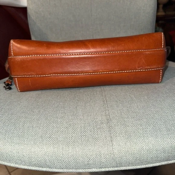 Florentine Toscana leather crossbody saddle bag - Picture 8 of 12